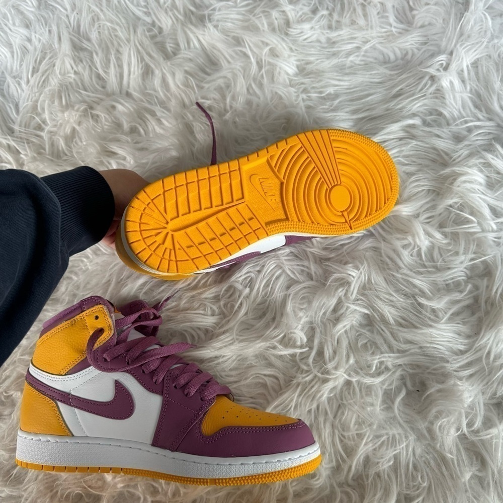 NWOB Nike Air Jordan 1 Brotherhood Size 7Y men’s 7 women’s 8.5 - Picture 6 of 7